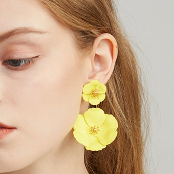 Large petal earrings with a niche design - Picture 4 of 6